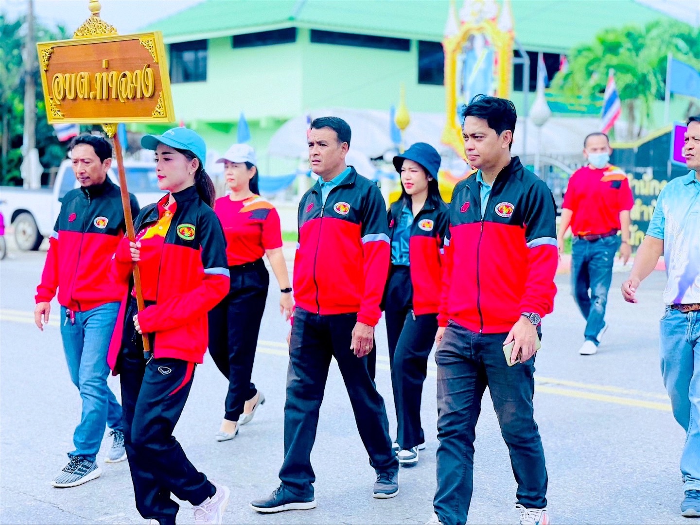 นายกสุโข  แก้วบัวทอง  พร้อมด้วยคณะผู้บริหาร พนักงาน อบต.ท่าฉางคณะคุณครู ศูนย์พัฒนาเด็กเล็กบ้านท่าฉาง  เข้าร่วมโครงการปลูกฝังเด็กไทยใส่ใจวินัยจราจร (จราจร)  เพื่อให้นักเรียน คุณครู และผู้ปกครองได้รู้จักเคารพกฎจราจรมากขึ้น โดยได้ร่วมเดินรณรงค์สวมหมวกกันน็อค  โดยเริ่มตั้งแต่ศูนย์พัฒนาเด็กเล็กบ้านท่าฉาง ถึงหน้าเทศบาลตำบลท่าฉาง ในวันพุธที่ 13 กันยายน 2566  เวลา 09.00 น.