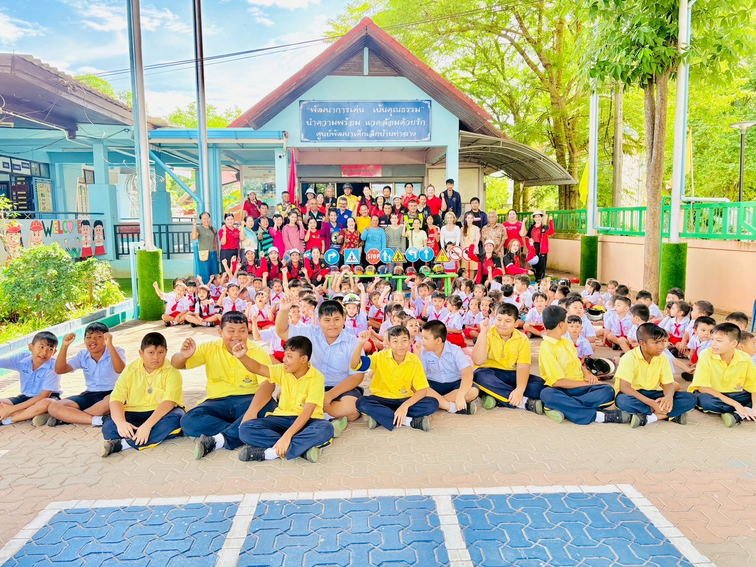 โครงการ "ปลูกฝังเด็กไทยใส่ใจวินัยจราจร"