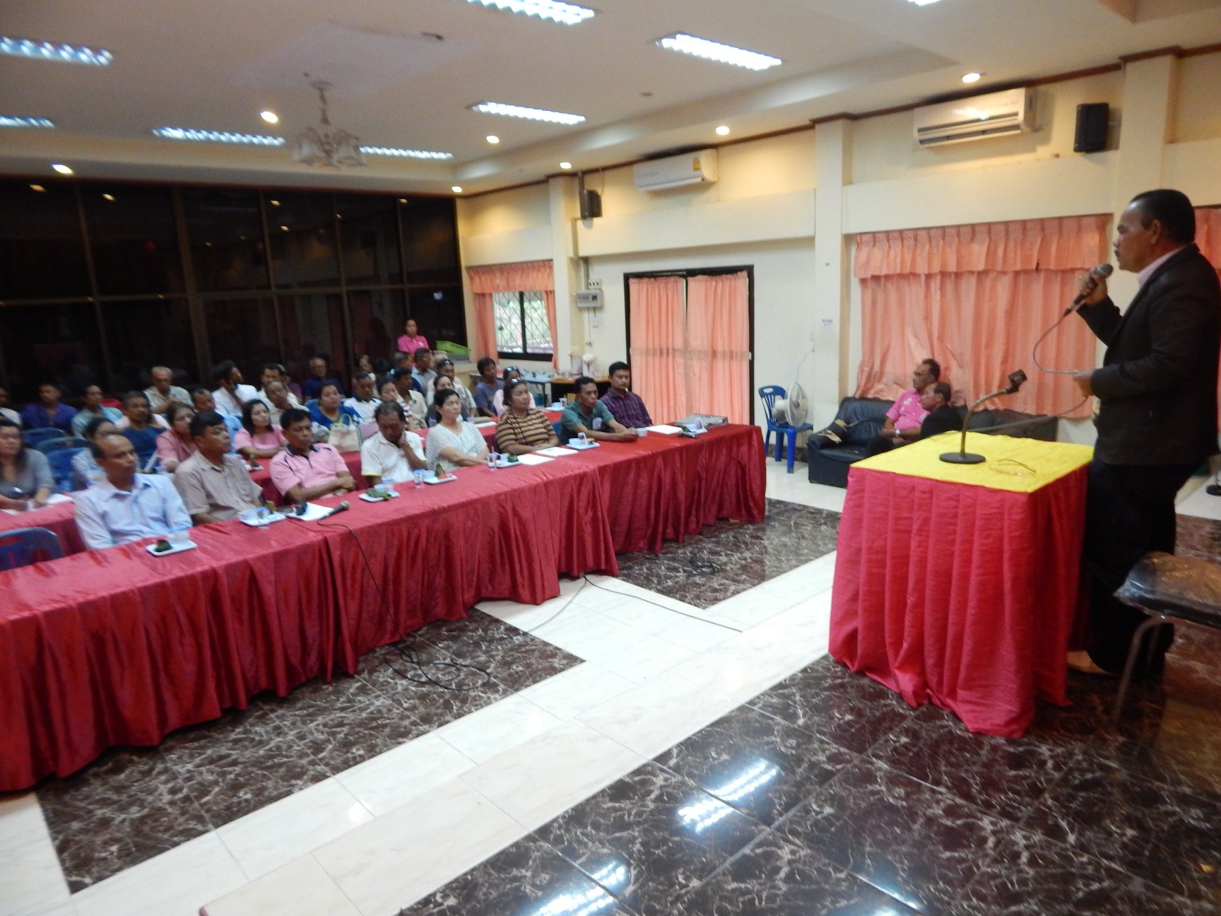 ประชุมชี้แจงการบริหารจัดการระบบประปาหมู่บ้านของ อบต.ท่าฉาง.