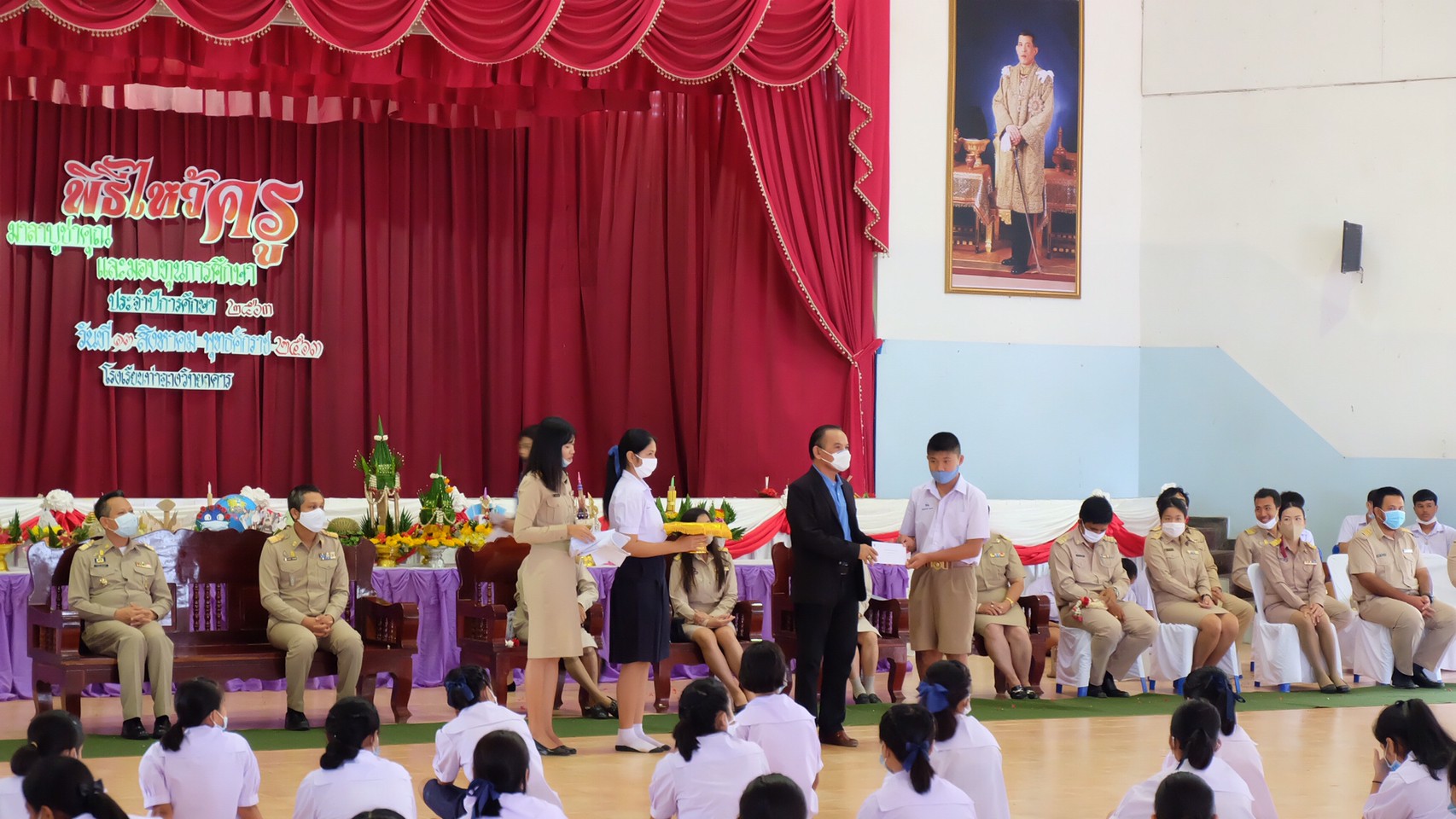 นายกสุโข  แก้วบัวทอง ร่วมเป็นเกียรติและมอบทุนการศึกษา ให้แก่เด็กนักเรียนโรงเรียนท่าฉางวิทยาคาร ในพิธีวันไหว้ครู ประจำปีการศึกษา 2563