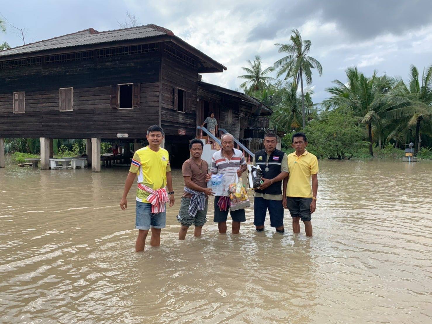 ประมวลภาพการให้ความช่วยเหลือราษฎรในพื้นที่องค์การบริหารส่วนตำบลท่าฉาง จากสภาวะอุทกภัยที่ผ่านมา  ซึงองค์การบริหารส่วนตำบลท่าฉาง ได้มอบถุงยังชีพให้กับราษฎรที่ได้รับความเดือดร้อนครบทุกทุกครัวเรือน...