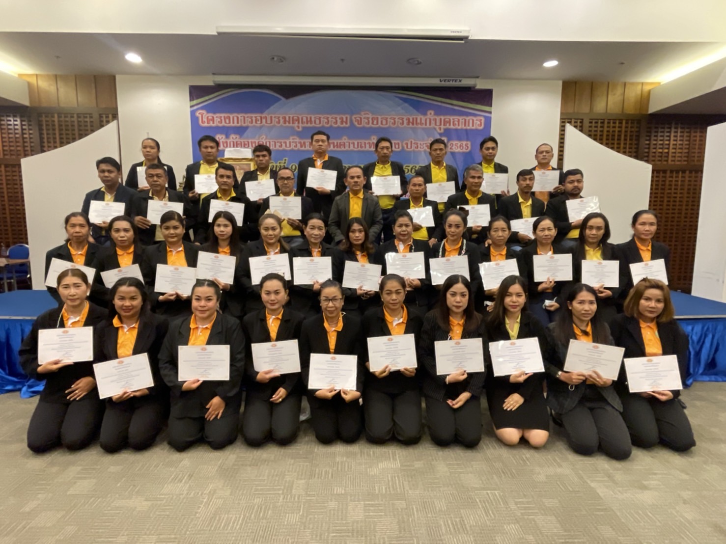 คณะผู้บริหาร สมาชิกสภา อบต.ท่าฉาง  พนักงาน พนักงานจ้างและคุณครู ศพด.บ้านท่าฉาง เข้าร่วม โครงการอบรมคุณธรรม  จริยธรรม แก่บุคลากรสังกัดองค์การบริหารส่วนตำบลท่าฉาง   ในวันที่สอง มีนายพิษณุ ทองดี ผู้อำนวยการกลุ่มงานการเงิน บัญชี และการตรวจสอบ สำนักงานส่งเสริมการปกครองท้องถิ่นจังหวัดกระบี่  มาเป็นวิทยกร อบรมให้ความรู้ เกี่ยวกับภารกิจและอำนาจหน้าที่ของ คณะผู้บริหาร สมาชิกสภา พนักงานส่วนตำบล พนักงานจ้าง ตาม พรบ.สภาตำบลและองค์การบริหารส่วนตำบล   ณ โรงแรมดีวาน่า พลาซ่า อำเภอเมือง จังหวัดกระบี่  เมื่อวันที่ 10 กรกฎาคม 2565