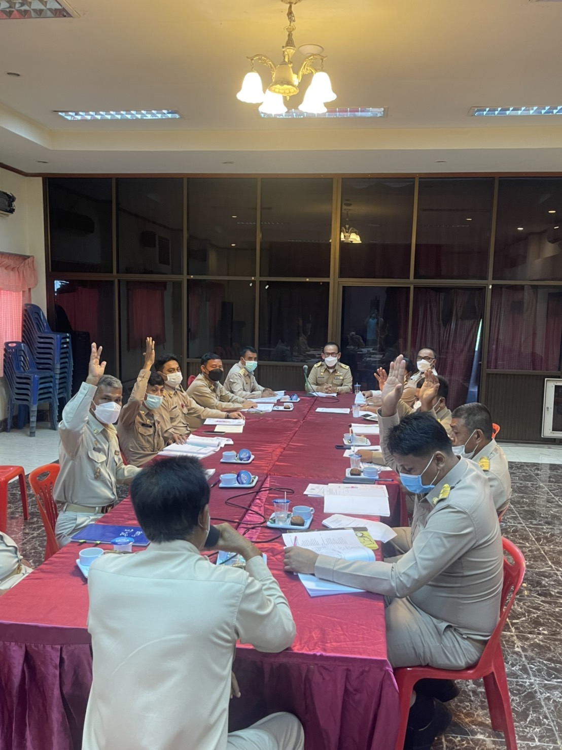 การประชุมสภาองค์การบริหารส่วนตำบลท่าฉาง สมัยสามัญ สมัยที่ 2 ประจำปีพุทธศักราช 2565  โดยมีผู้ใหญ่บ้าน หมู่ที่ 3 ตำบลท่าฉาง... เข้าร่วมรับฟังการประชุมสภา.....ณ ห้องประชุมสภาองค์การบริหารส่วนตำบลท่าฉาง   เวลา 10:00  น.