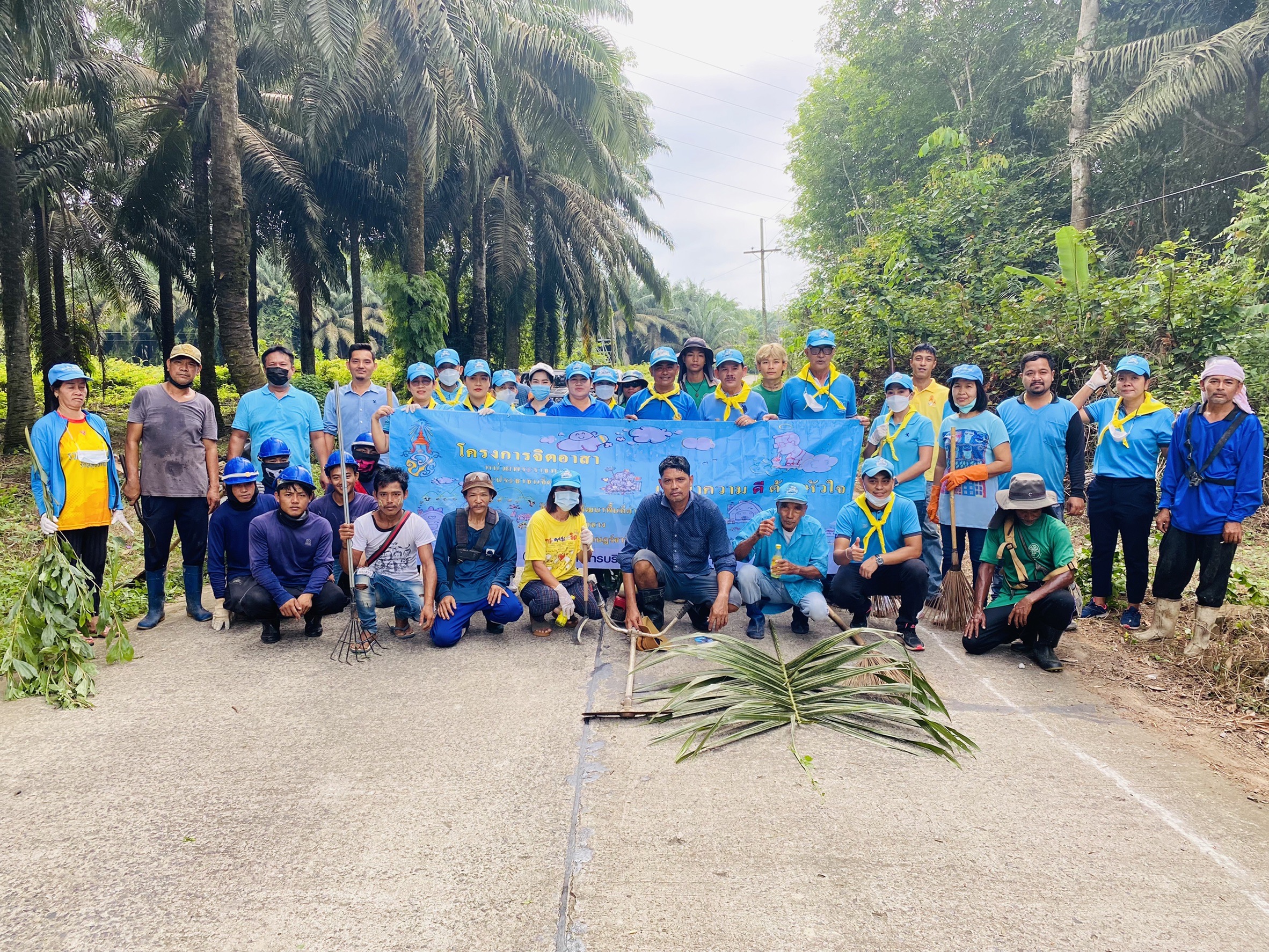 นายกสุโข  แก้วบัวทอง  นายกอบต.ท่าฉาง และคณะผู้บริหาร สมาชิกสภา อบต.ท่าฉาง พนักงาน อบต.ท่าฉาง  เข้าร่วมกิจกรรมจิตอาสา ของหมู่บ้านนาปรือ ม.3 ต.ท่าฉาง ซึ่งได้มีท่านผู้ใหญ่สัมพันธ์ ฤทธิอา พร้อมชาวบ้านกลุ่มจิตอาสา ม.3 ต.ท่าฉาง  ทำกิจกรรมจิตอาสา โดยร่วมกันเก็บขยะ และตัดหญ้าริมถนน  พัฒนาภูมิทัศน์สองข้างถนน สายบ้านนาปรือ