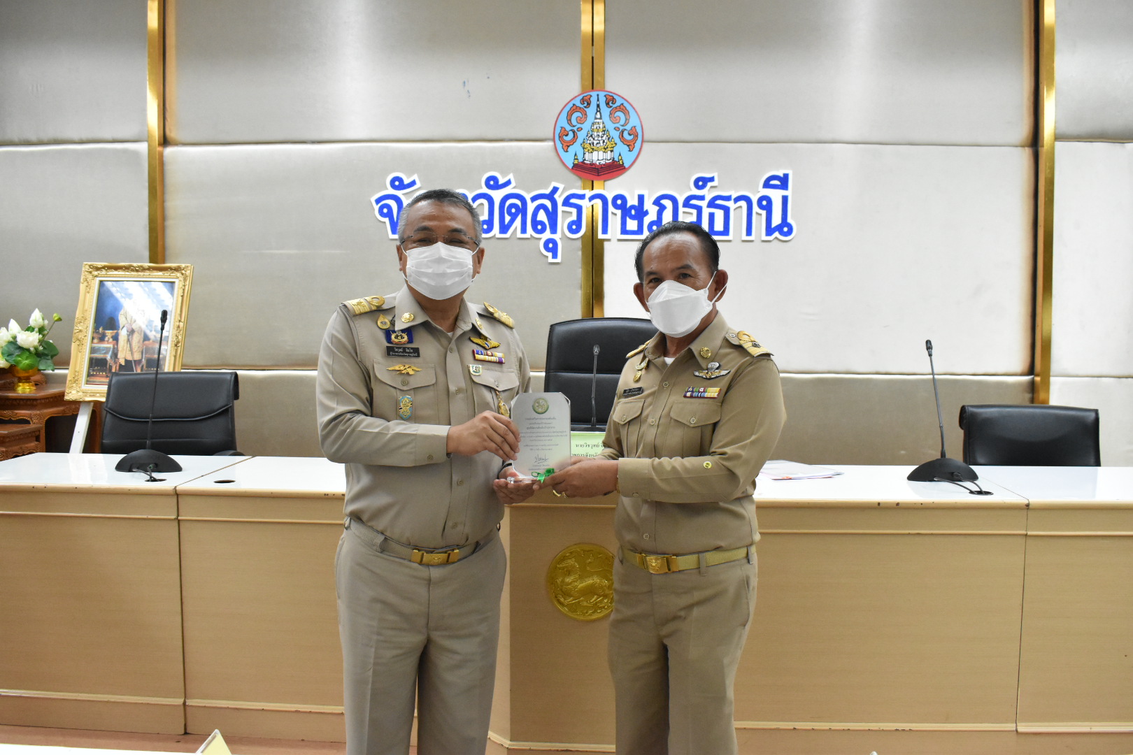 นายกสุโข แก้วบัวทอง  เข้ารับโล่ประกาศเกียรติคุณ 1 อำเภอ 1 ศูนย์พัฒนาเด็กเล็กต้นแบบบริหารจัดการที่ดี ประจำปีงบประมาณ พ.ศ.2565 ซึ่งศูนย์พัฒนาเด็กเล็กบ้านท่าฉางไดรับการคัดเลือกรางวัลจากกรมส่งเสริมการปกครองส่วนท้องถิ่น โดยเข้ารับรางวัลจากผู้ว่าราชการจังหวัดสุราษฎร์ธานี ณ ห้องประชุมเมืองคนดี ชั้น 5 ศาลากลางจังหวัดสุราษฎร์ธานี