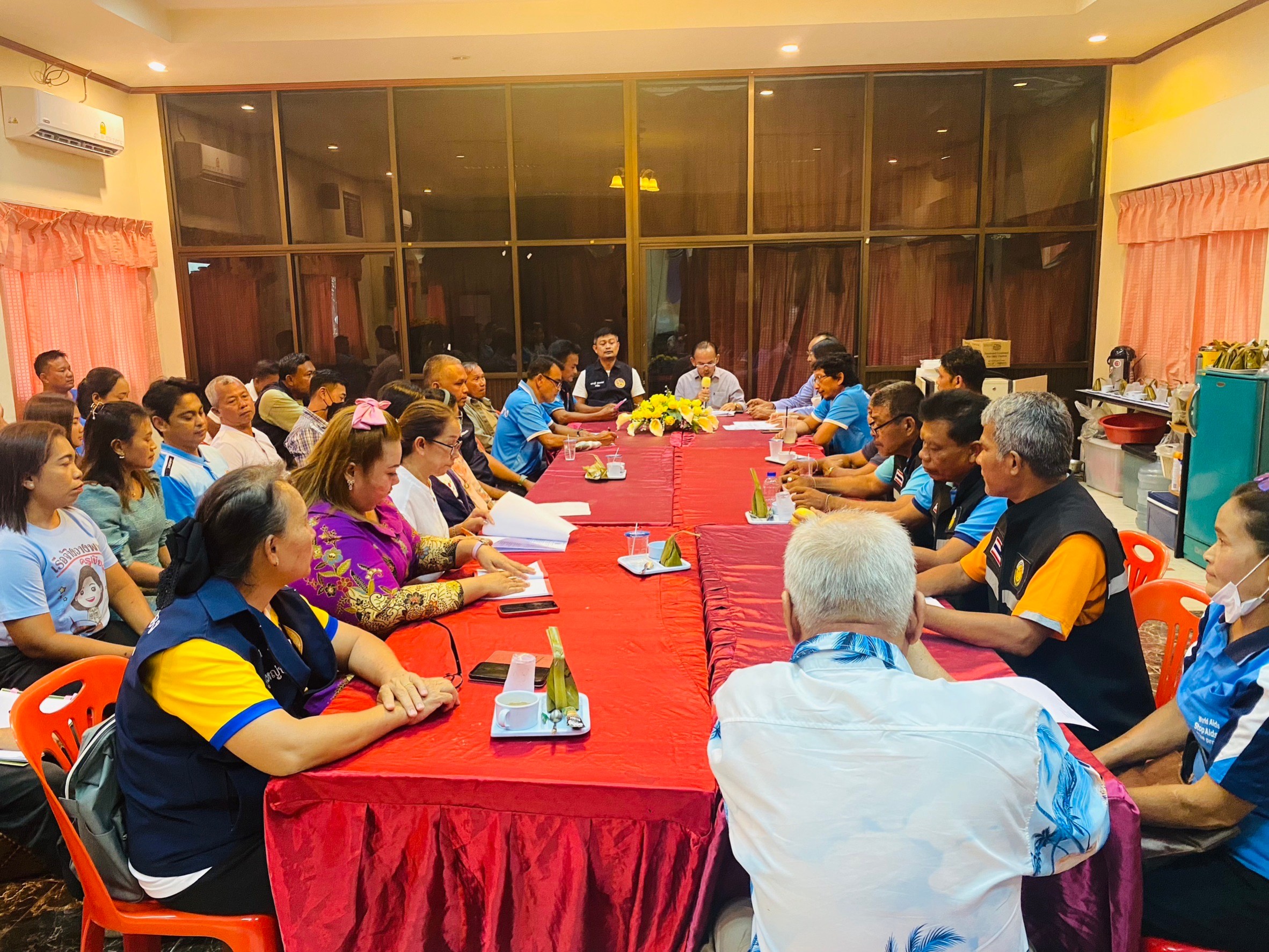 นายกสุโข  แก้วบัวทอง  เป็นประธานการประชุมเพื่อหารือการจัดงานประเพณีสงกรานต์ และการตั้งด่านชุมชน ในช่วงเทศกาลสงกรานต์ประจำปี 2566 โดยมี คณะผู้บริหาร สมาชิกสภา ท่านกำนัน ผู้ใหญ่บ้าน ผู้ช่วยผู้ใหญ่บ้าน  อสม. สมาชิก อปพร.และผู้นำชุมชน เข้าร่วมประชุม เมื่อเวลา 13.30 น. ณ ห้องประชุมองค์การบริหารส่วนตำบลท่าฉาง