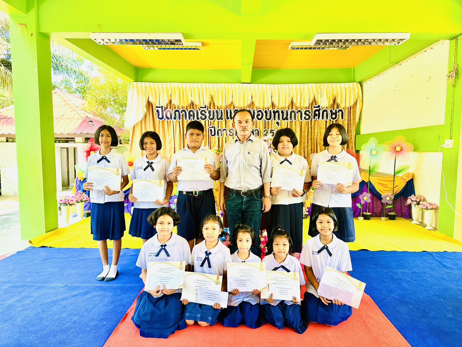 นายกสุโข  แก้วบัวทอง และรองชัยยุทธ  ไชยวงศ์  เข้าร่วมในกิจกรรมวันปิดภาคเรียน และมอบทุนการศึกษา ให้กับเด็กนักเรียนโรงเรียนวัดจันทาราม เมื่อวันที่ 31  มีนาคม 2566  เวลา09.30  น   ณ โรงเรียนชุมชนวัดจันทาราม