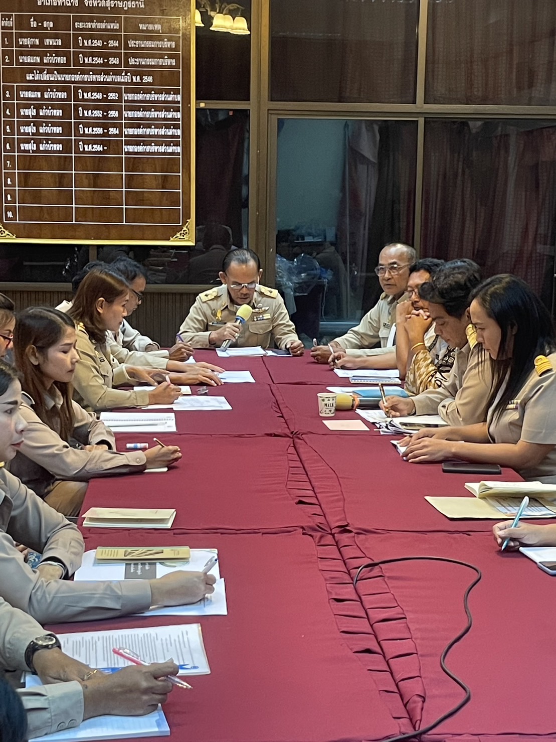 นายกสุโข แก้วบัวทอง เป็นประธานประชุม ประจำเดือนกันยายน 2566 ของ อบต.ท่าฉางโดยมีผู้บริหาร /สมาชิกสภา อบต.ท่าฉาง/พนักงาน / คุณครู ศพด.บ้านท่าฉาง /พนักงานจ้าง อบต.ท่าฉาง  เข้าร่วมประชุม เพื่อเป็นการมอบหมายนโยบายการปฏิบัติงาน เพื่อให้การปฏิบัติงานเป็นไปในทิศทางเดียวกันเมื่อเวลา 13.00 น.  ณ ห้องประชุมองค์การบริหารส่วนตำบลท่าฉาง